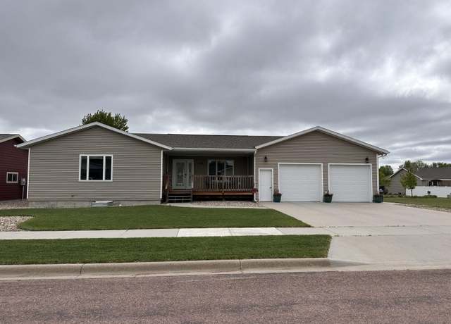 Property at 500 Charles St, Mitchell, SD 57301, 4 beds, 3 baths