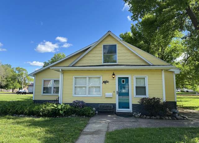 Property at 1025 E 7th Ave, Mitchell, SD 57301, 3 beds, 1 bath