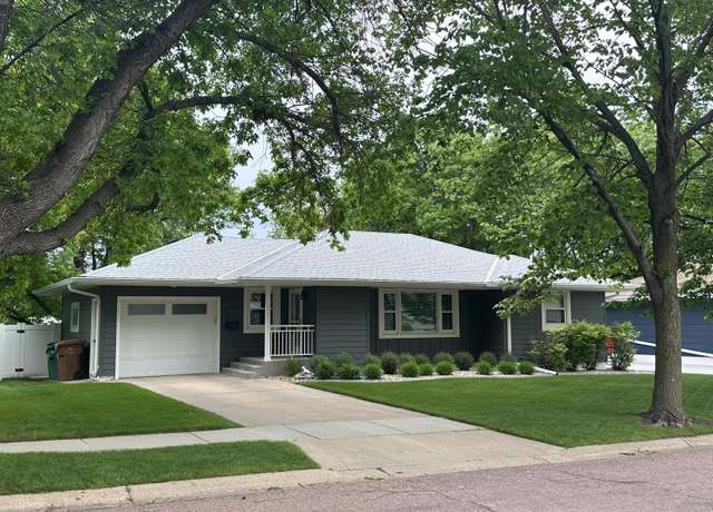 Property at 912 W Ash Ave, Mitchell, SD 57301, 3 beds, 2 baths