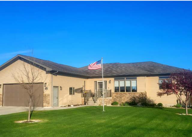 Property at 3208 Maui Dr, Mitchell, SD 57301, 5 beds, 3.5 baths