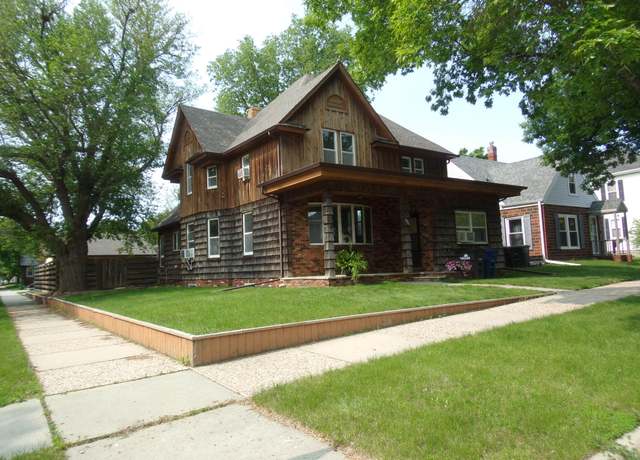 Property at 321 E 4th Ave, Mitchell, SD 57301, 7 beds, 3 baths