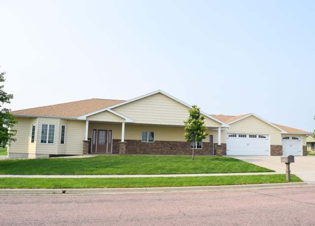 Property at 830 Carl Rd, Mitchell, SD 57301, 3 beds, 4 baths
