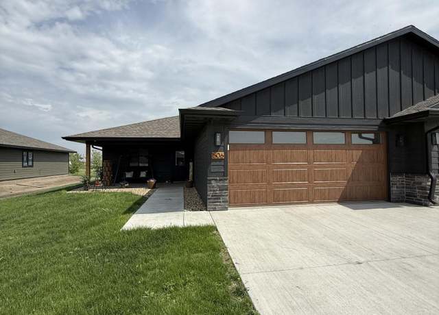 Property at 1506 W 20th Ave, Mitchell, SD 57301, 3 beds, 2 baths