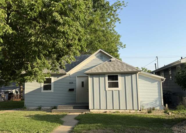 Property at 825 W 7th Ave, Mitchell, SD 57301, 2 beds, 1 bath