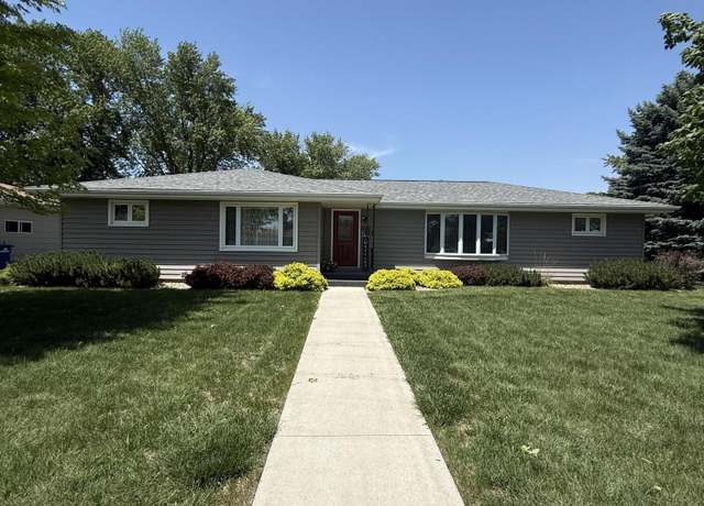 Property at 920/922 E 12th Ave, Mitchell, SD 57301, 4 beds, 3 baths