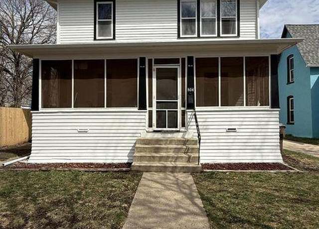 Property at 804 W 3rd Ave, Mitchell, SD 57301, 4 beds, 2 baths