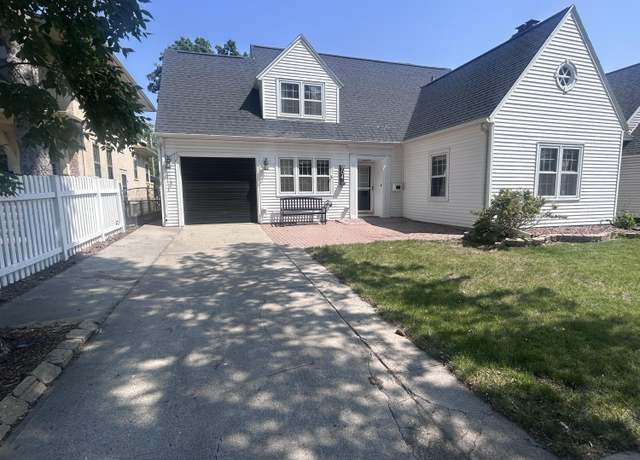Property at 904 E 5th Ave, Mitchell, SD 57301, 4 beds, 2 baths
