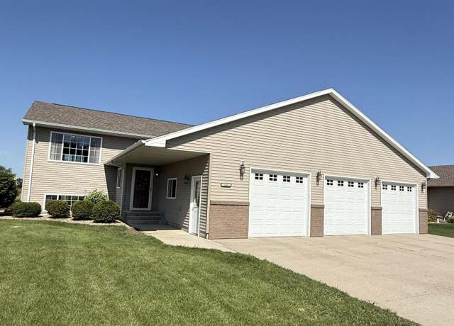 Property at 1809 Thomsen Pl, Mitchell, SD 57301, 4 beds, 2 baths