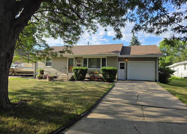Property at 1505 E 3rd Ave, Mitchell, SD 57301, 2 beds, 2 baths