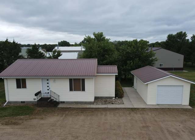 Property at 1717 W 8th Ave, Mitchell, SD 57301, 2 beds, 1 bath
