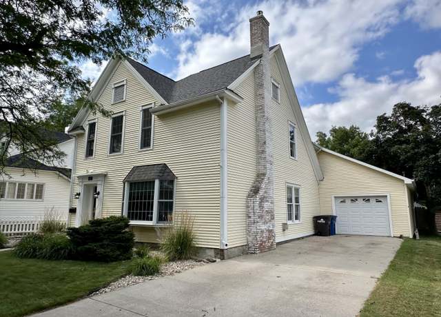 Property at 312 E 4th Ave, Mitchell, SD 57301, 4 beds, 2.5 baths
