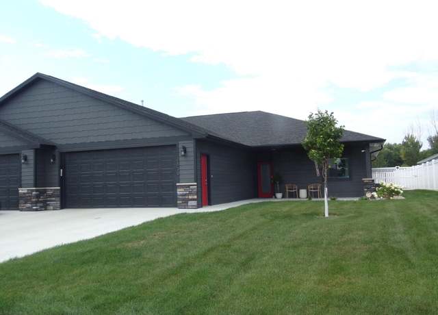 Property at 2839 Cottonwood Cir, Mitchell, SD 57301, 2 beds, 2 baths