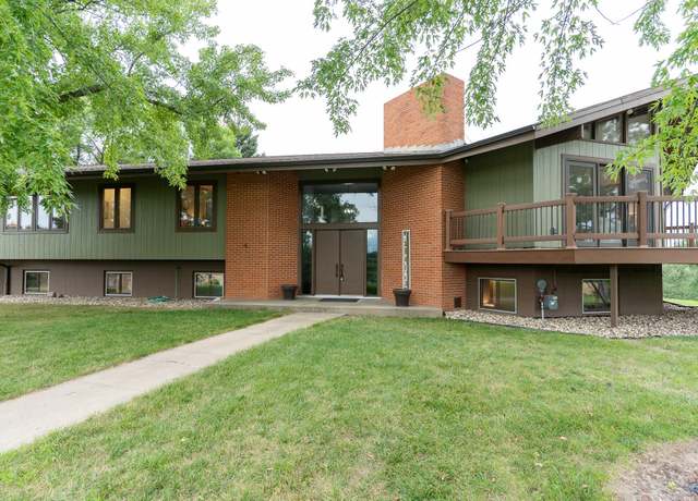 Property at 1230 Chalkstone Dr, Mitchell, SD 57301, 5 beds, 3 baths