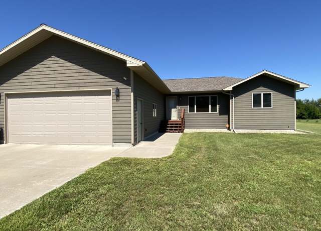 Property at 2700 Anthony Ave, Mitchell, SD 57301, 3 beds, 2 baths