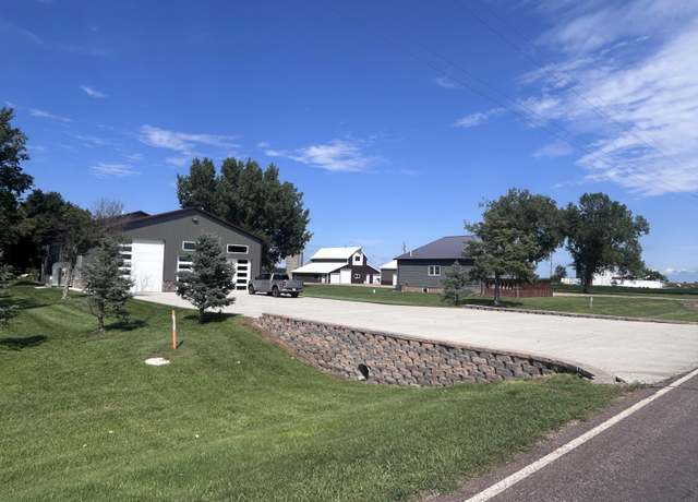 Property at 40468 247th St, Mitchell, SD 57301, 3 beds, 3 baths