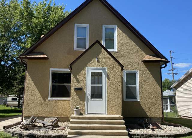 Property at 617 N Wisconsin St, Mitchell, SD 57301, 3 beds, 2.5 baths