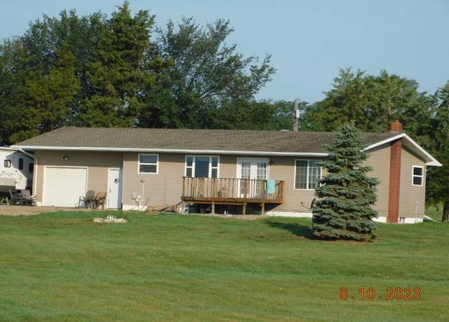 Property at 30385 391st Ave, Wagner, SD 57380, 3 beds, 2.5 baths