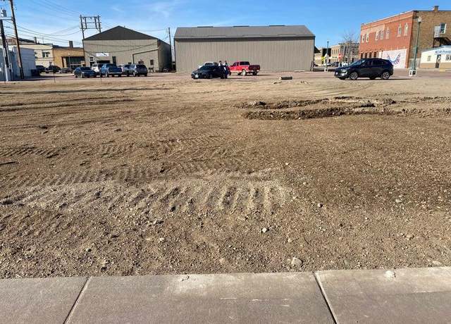Property at 118 E 1st Ave, Mitchell, SD 57301