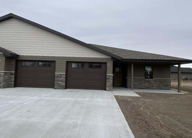 Property at 811 W Pine Ave, Mitchell, SD 57301, 2 beds, 2 baths