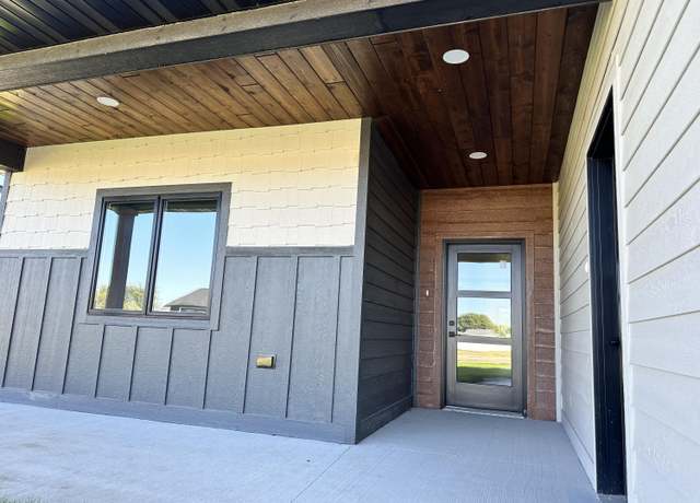 Property at 2802 Cottonwood Cir, Mitchell, SD 57301, 3 beds, 2 baths