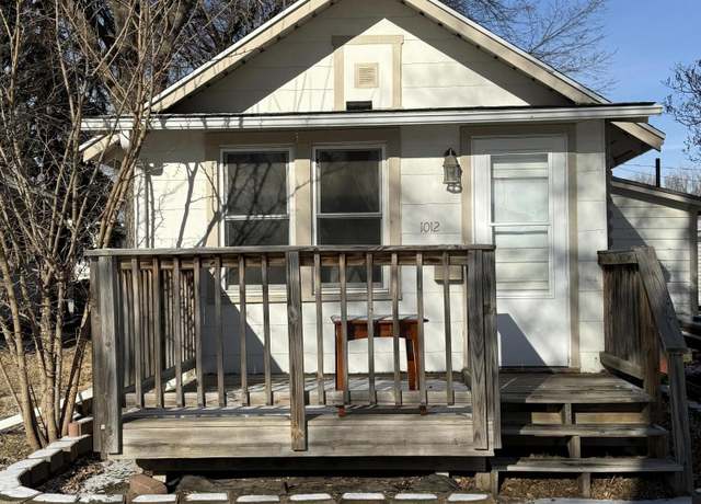 Property at 1012 E 5th Ave, Mitchell, SD 57301, 1 bed, 1.5 baths