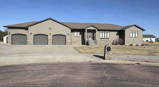 Photo of 2704 Mentzer Ct, Mitchell, SD 57301