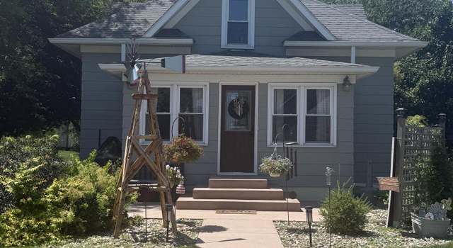 Photo of 102 S King St, Dimock, SD 57331