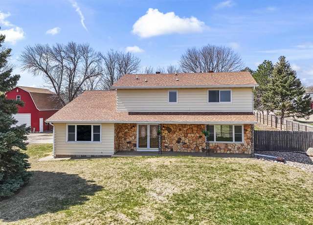 Property at 2515 Deer Blvd, Yankton, SD 57078, 4 beds, 2.5 baths