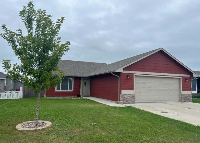 Property at 2504 Colton Ave, Yankton, SD 57078, 2 beds, 1.5 baths