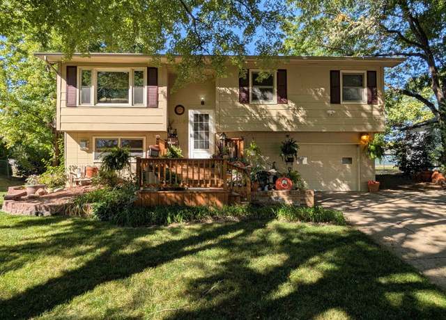Property at 2305 Western Ave, Yankton, SD 57078, 3 beds, 2 baths