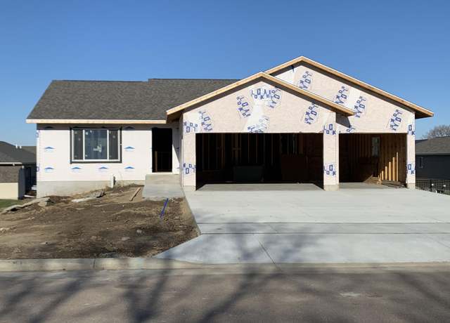 Property at 1401 Millie Ln, Yankton, SD 57078, 5 beds, 3 baths