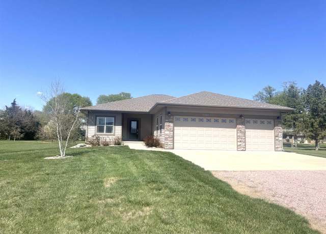 Property at 55483 Oak St, Crofton, NE 68730, 4 beds, 3 baths