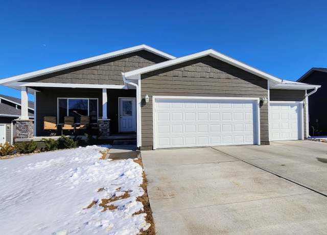 Property at 1404 West St, Yankton, SD 57078, 5 beds, 3 baths