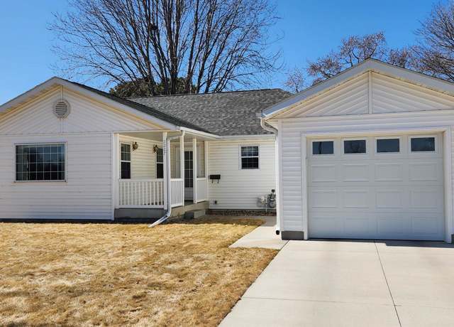 Property at 2007 Douglas Ave, Yankton, SD 57078, 4 beds, 2 baths