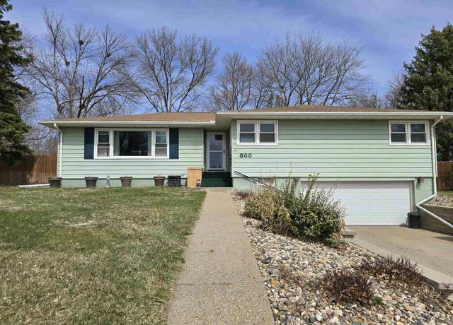 Property at 800 W 10th St, Yankton, SD 57078, 4 beds, 2 baths