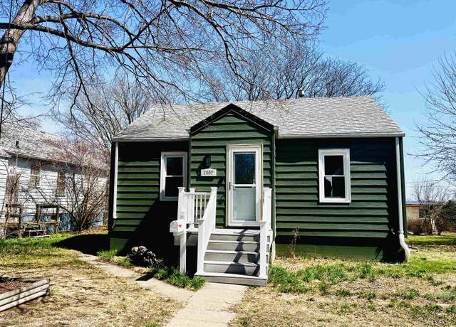 Property at 1002 Pearl St, Yankton, SD 57078, 2 beds, 2 baths