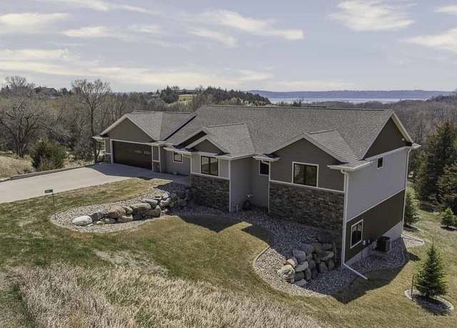Property at 259 Baycliffe Dr, Yankton, SD 57078, 4 beds, 2.5 baths