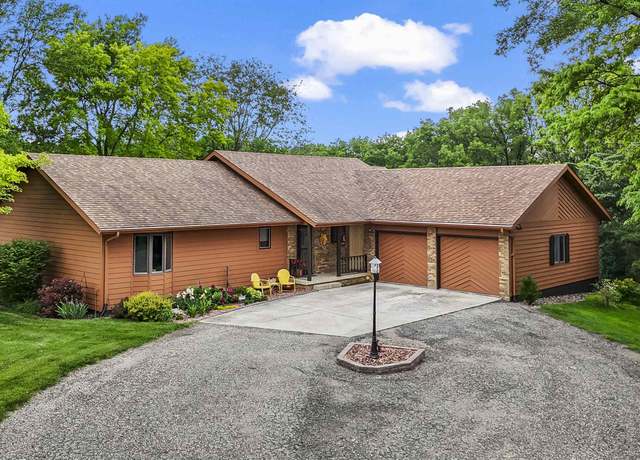 Property at 100 Horseshoe Hollow Dr, Yankton, SD 57078, 5 beds, 3 baths