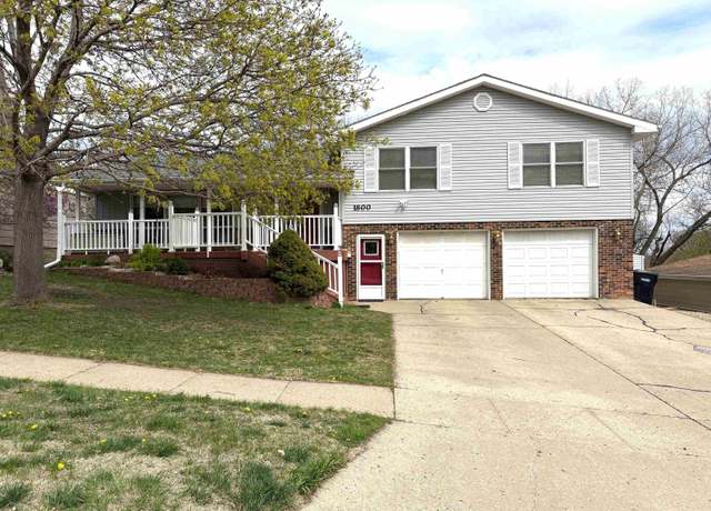 Property at 1800 Peninah St, Yankton, SD 57078, 3 beds, 3 baths