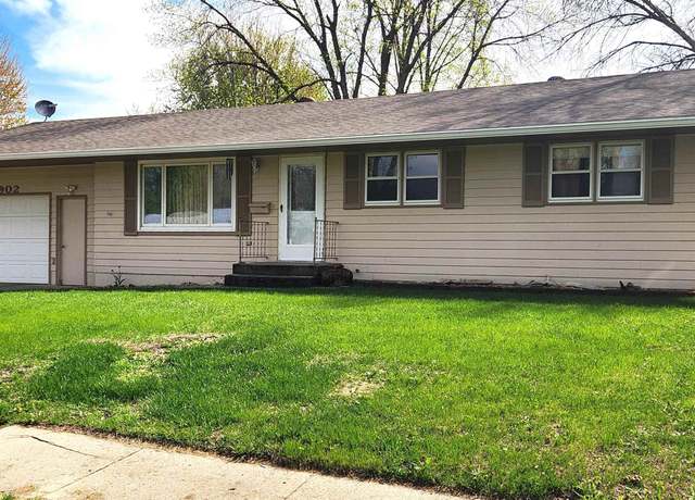 Property at 1902 Robert St, Yankton, SD 57078, 3 beds, 1.5 baths