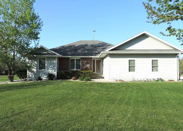 Property at 245 Marina Dell Ave, Yankton, SD 57078, 4 beds, 3 baths