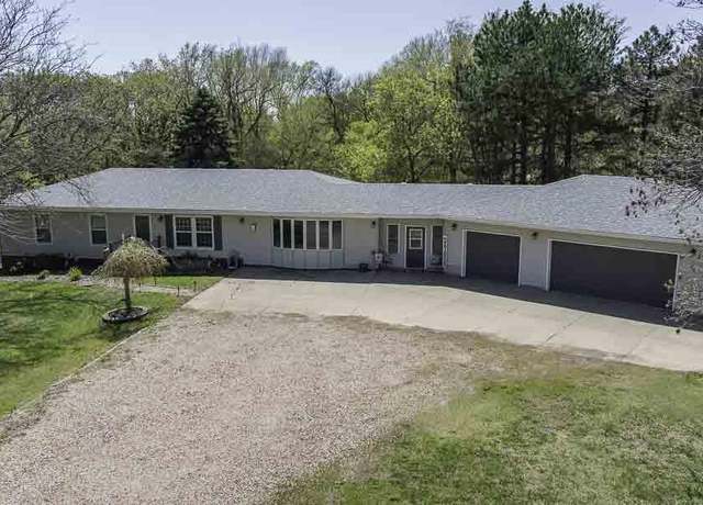 Property at 159 Ridgeview Dr, Tabor, SD 57063, 3 beds, 3 baths