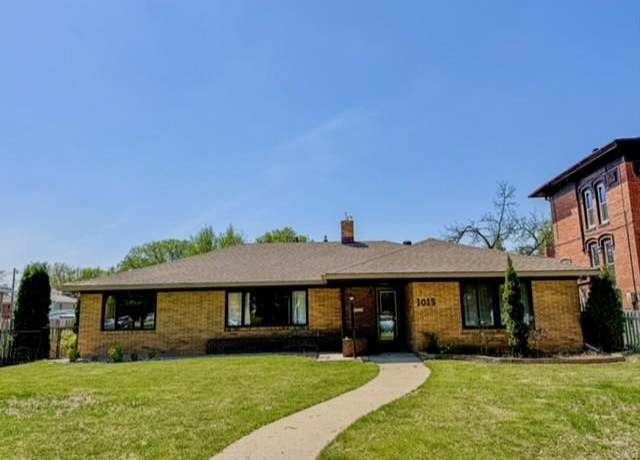 Property at 1015 Douglas Ave, Yankton, SD 57078, 2 beds, 2.5 baths