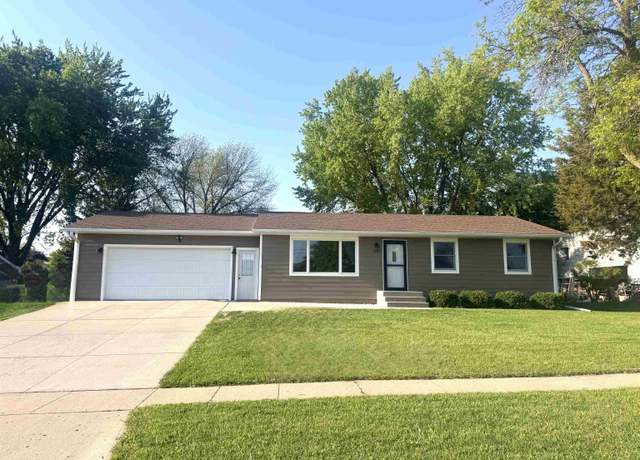 Property at 1207 W 11th St, Yankton, SD 57078, 3 beds, 2 baths