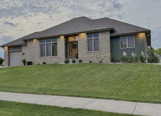 Property at 3008 Mulligan Dr, Yankton, SD 57078, 5 beds, 3 baths