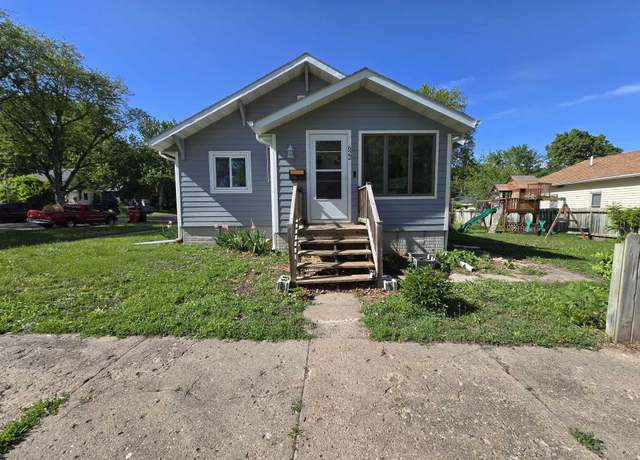 Property at 622 W 6th St, Yankton, SD 57078, 4 beds, 2.5 baths
