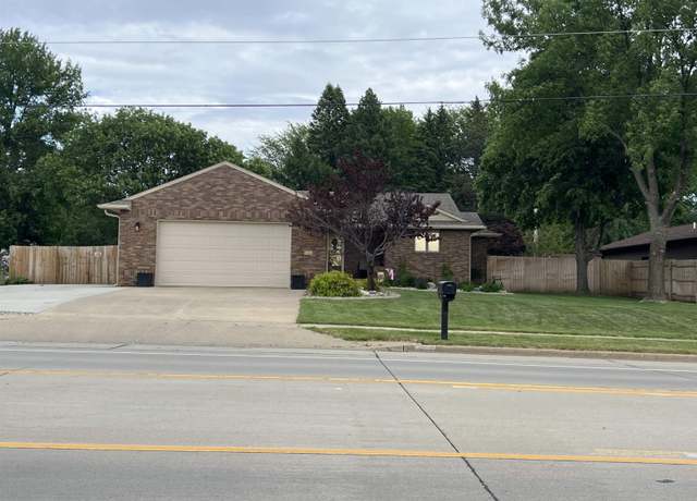 Property at 1004 W City Limits Rd, Yankton, SD 57078, 4 beds, 3 baths