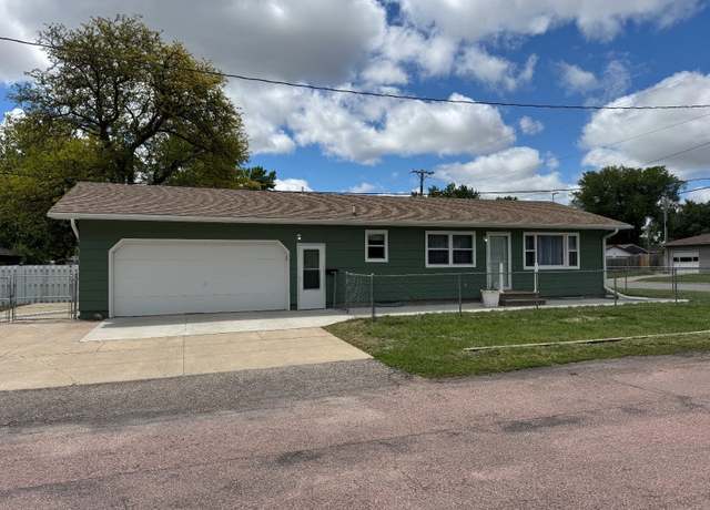 Property at 1208 Peninah St, Yankton, SD 57078, 3 beds, 2 baths