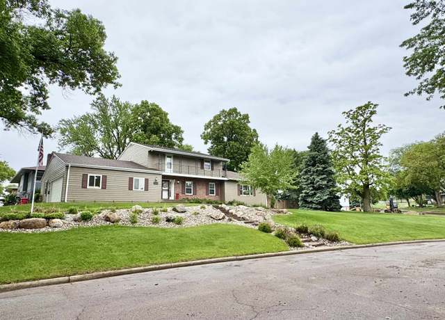 Property at 803 Karen Dr, Yankton, SD 57078, 5 beds, 4 baths