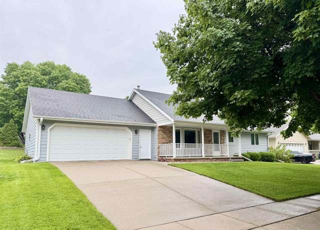 Property at 2611 Pine St, Yankton, SD 57078, 3 beds, 2 baths